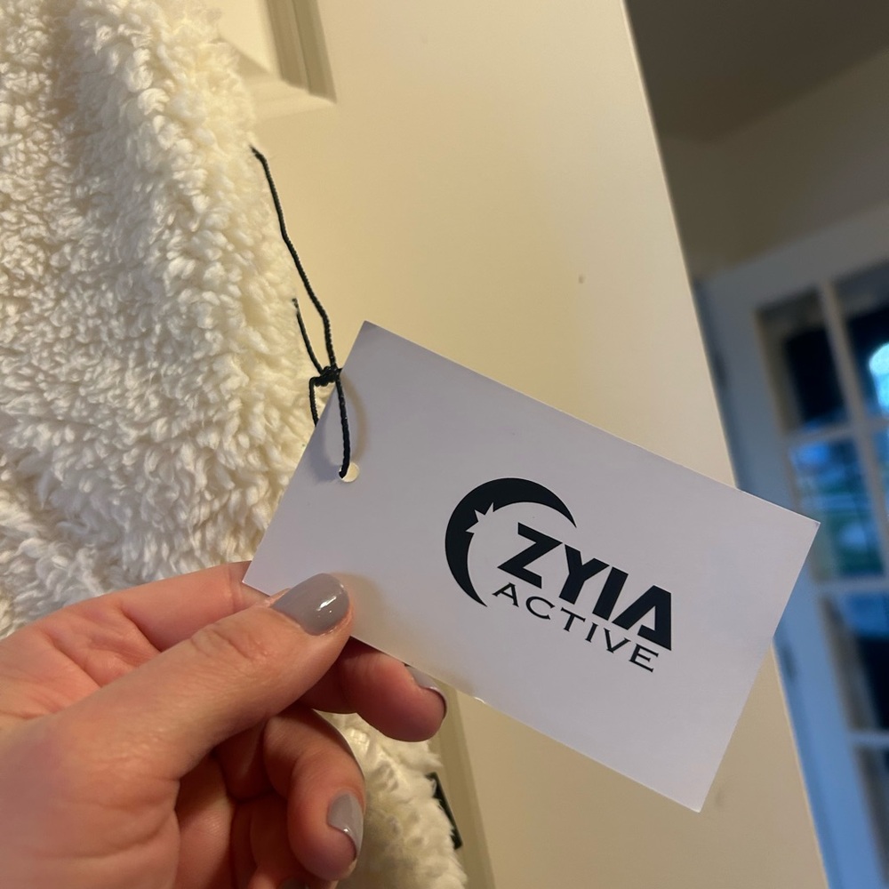 Zyia Cozy White Sherpa Kids Vest NWT - Picture 4 of 7